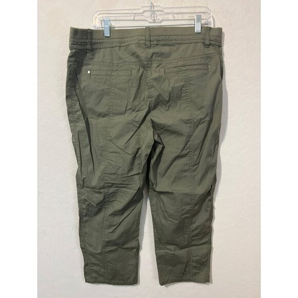 Chico's Sz 2 (US L 12) Capri Green Button Detail Pants - Picture 4 of 8
